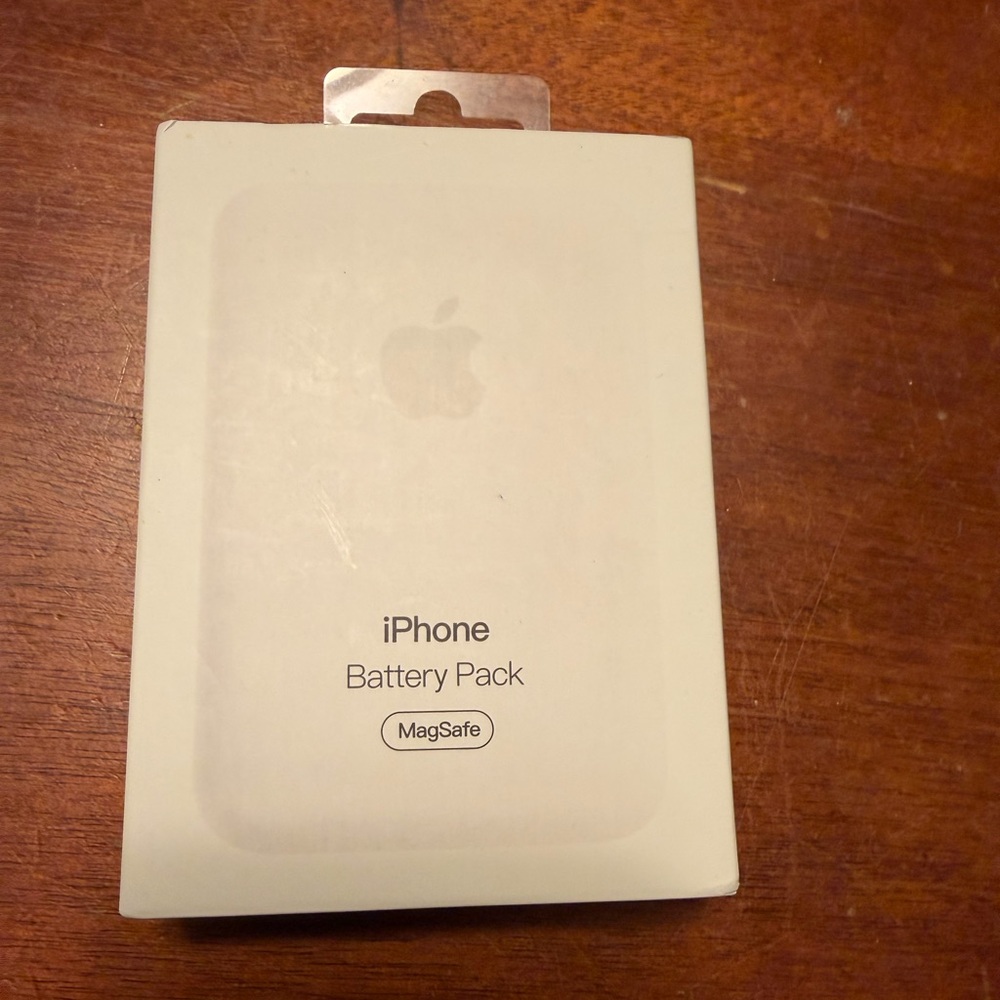 Apple MagSafe iPhone Battery Pack - White